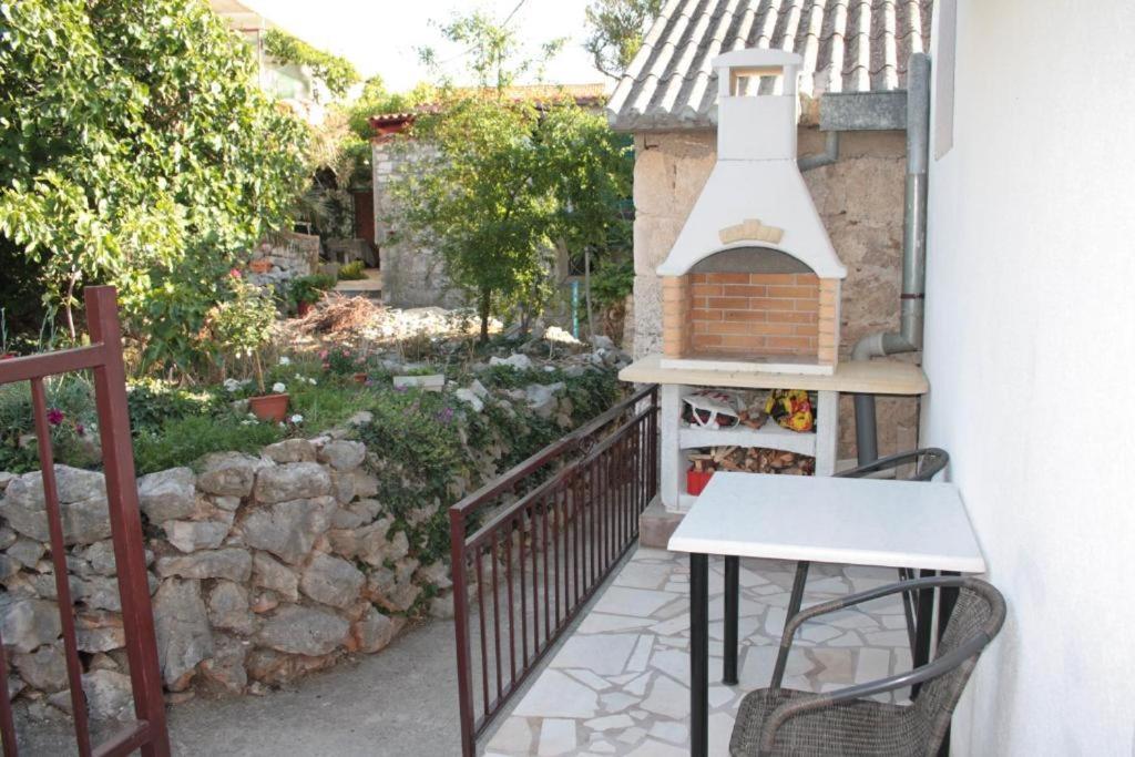 Holiday Home Marina-Renovated House In City Center Rogoznica  Exterior foto